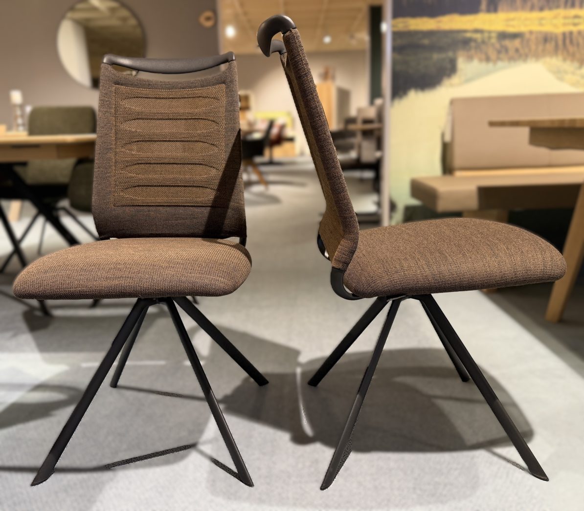 Ausstellungsstück 70035 00023 Startseite-Vierfussstuhl-Venjakob-aus-Kunststoff-in-Bronze-VENJAKOB-Stuhlgruppe-Lilli-3000-mit-Dreh-und-Schwingfunktion-6-Stueck-bronzefarbener-Bezug-und-Anthrazit-guenstiger.jpg