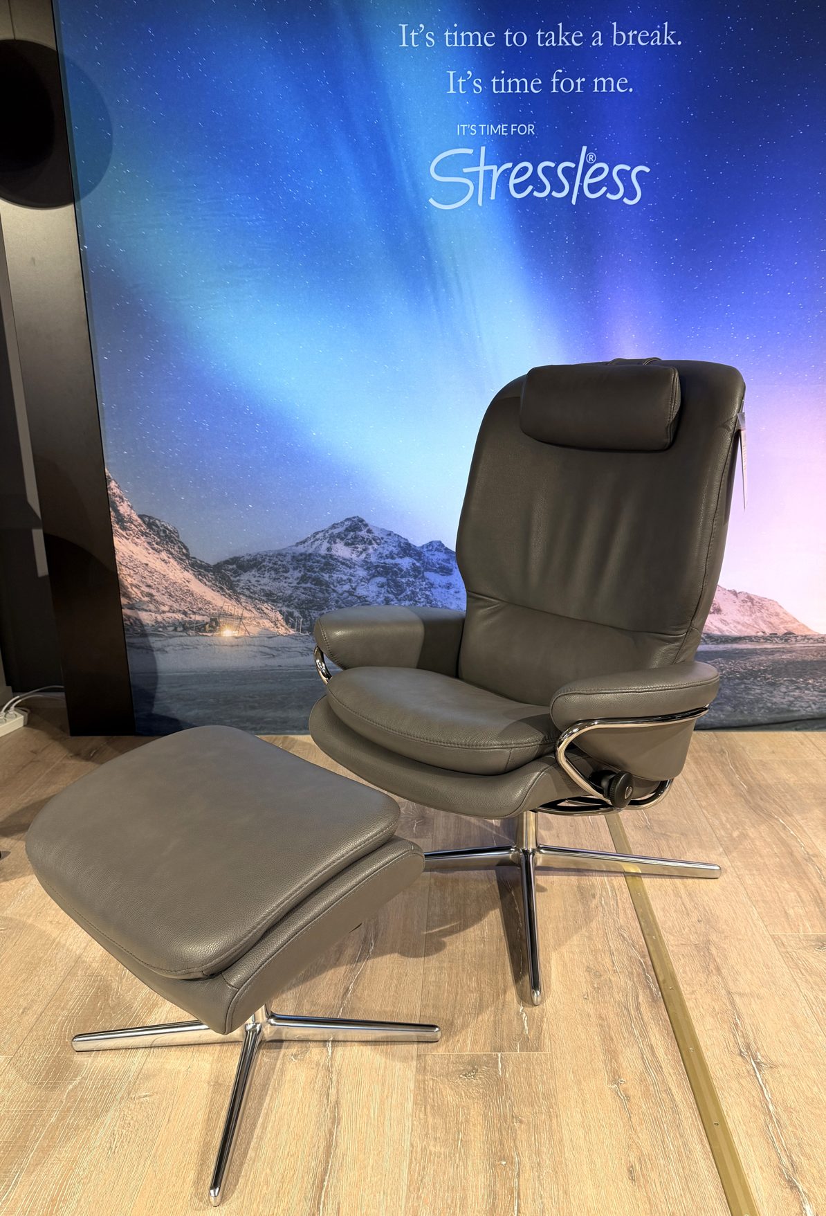 Ausstellungsstück 7006700012 Ausstellungsstuecke-Stressless-Relaxsessel-Ekornes-aus-Leder-Metall-in-Grau-Stressless-Sessel-Rome-inkl-Hocker-Leder-Cori-grey-mit-hohem-Ruecken-guenstiger.jpg