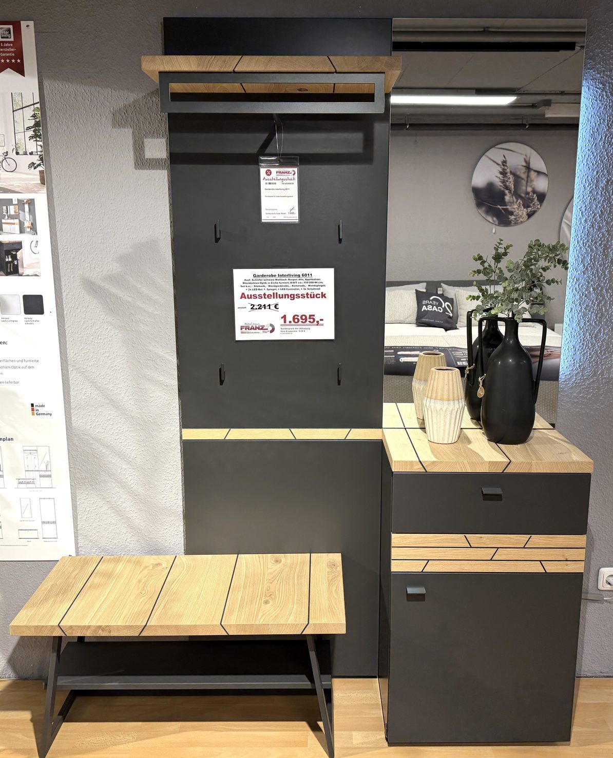 Ausstellungsstück 70146 00030 Ausstellungsstuecke-Garderoben-Garderoben-Set-Interliving-aus-Holz-Nachbildung-in-Schwarz-Interliving-Garderobe-6011-Komplett-Set-Schiefer-Schwarz-und-Wildeiche-Fussgleiter-vierteilig-guenstiger.jpg