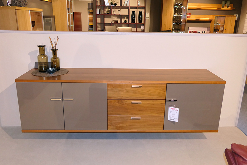 Ausstellungsstück Varianta Nussbaum Sideboard.jpg