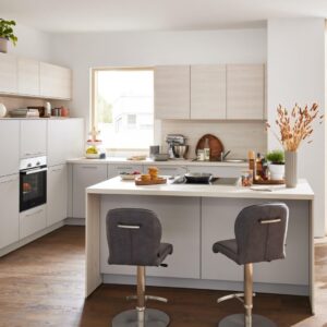 Interliving moderne Inselkueche Platingrau