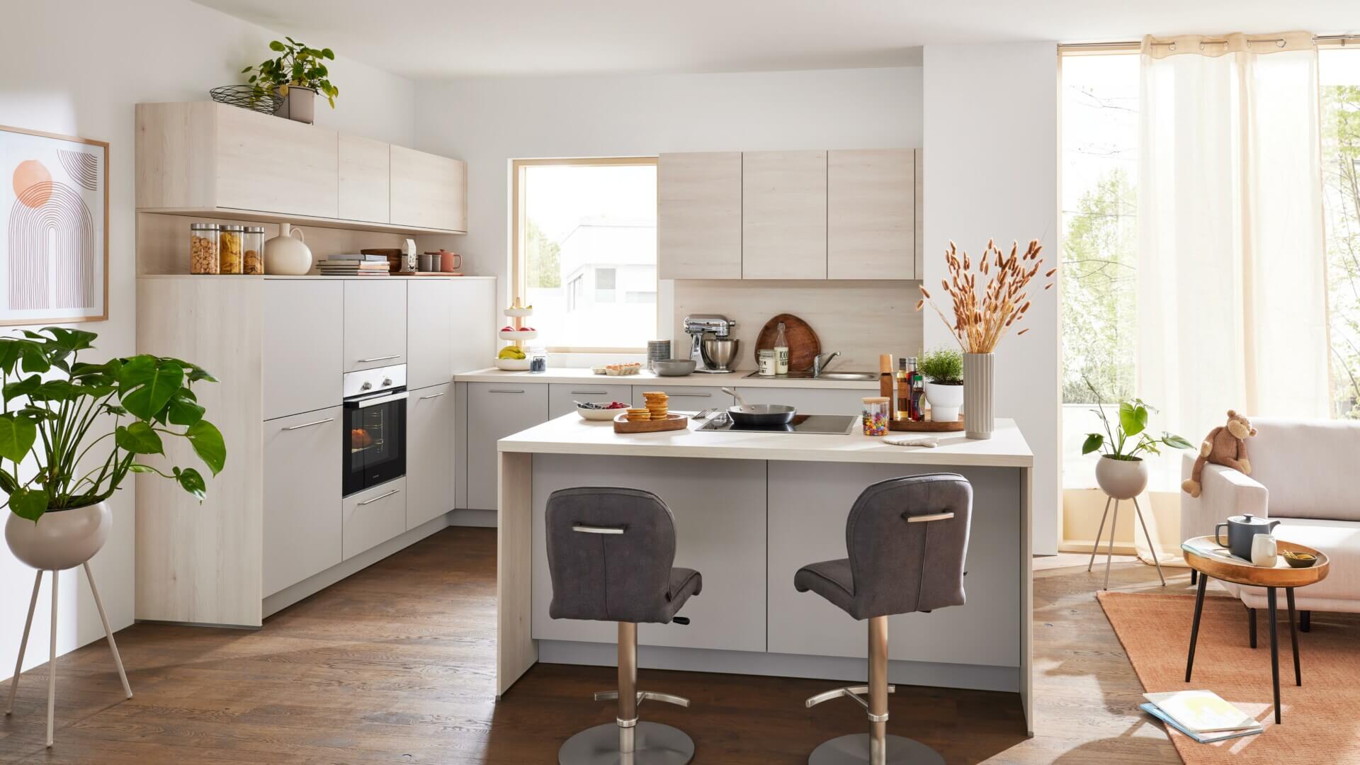 Interliving moderne Inselkueche Platingrau