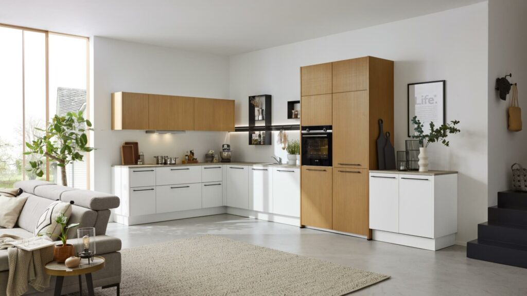 Küchen Interliving moderne L-Kueche Holz gerillt