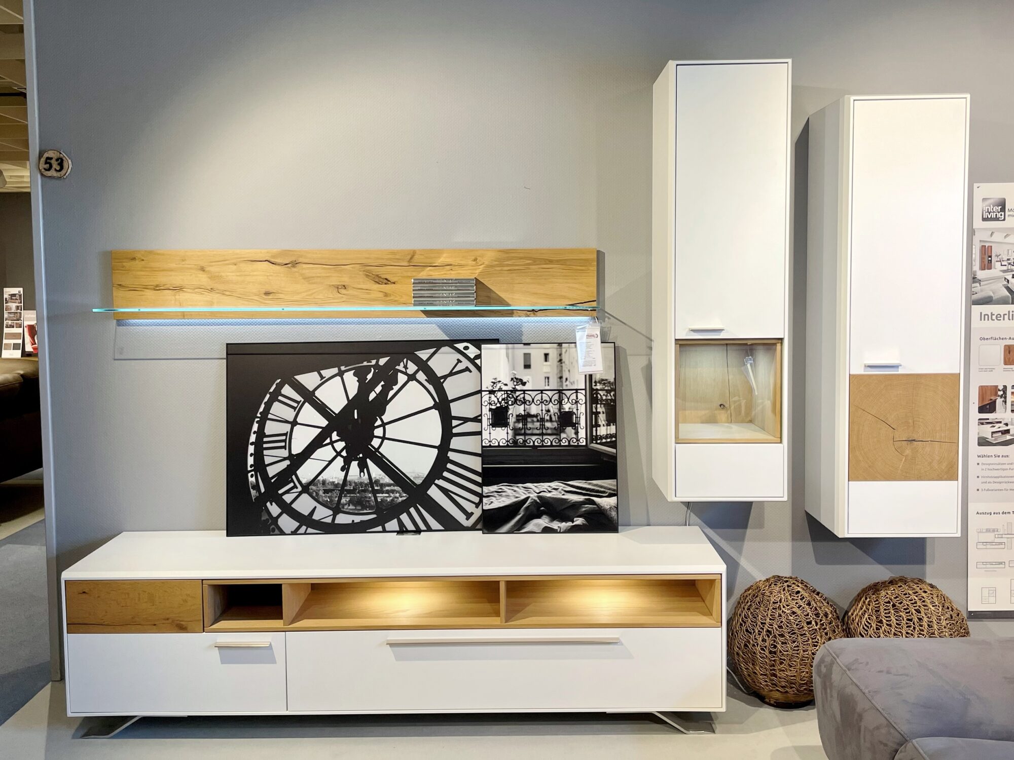 Interliving Wohnzimmer Serie 2102 - Wohnwand Weiß