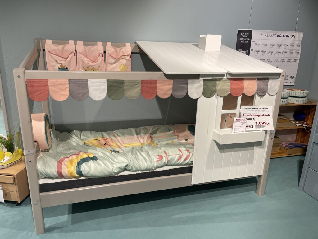 Halbhohes Haus-Bett Classic