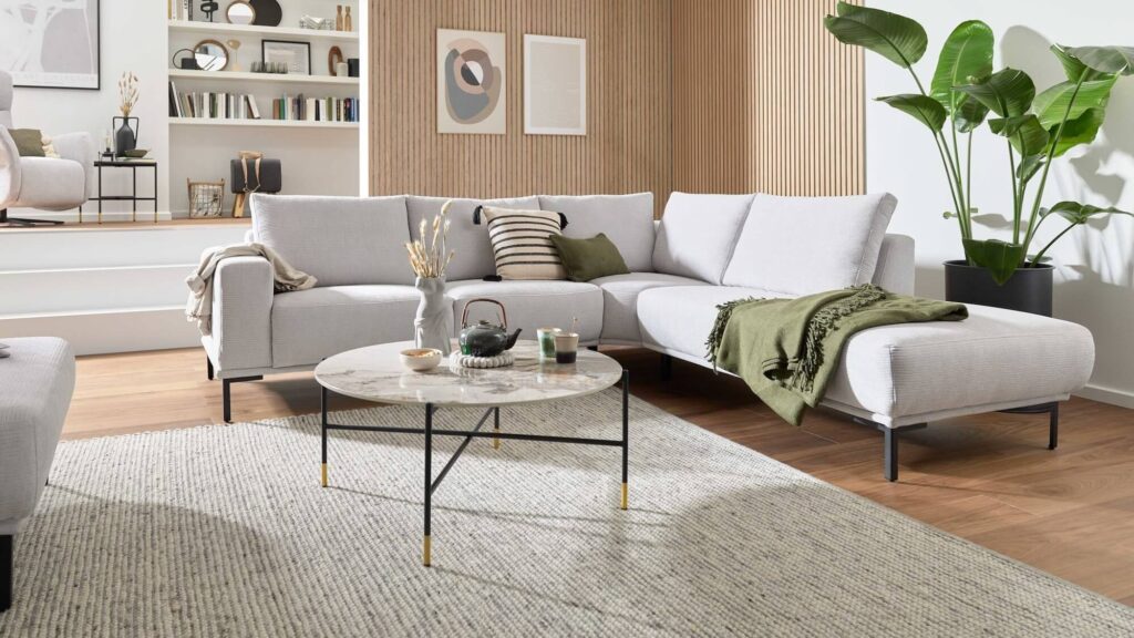 Interliving Ecksofa aus Stoff Silber