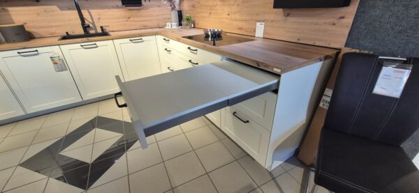 Nobilia Nordic Landhausküche Weiss mit innovativem Stauraum