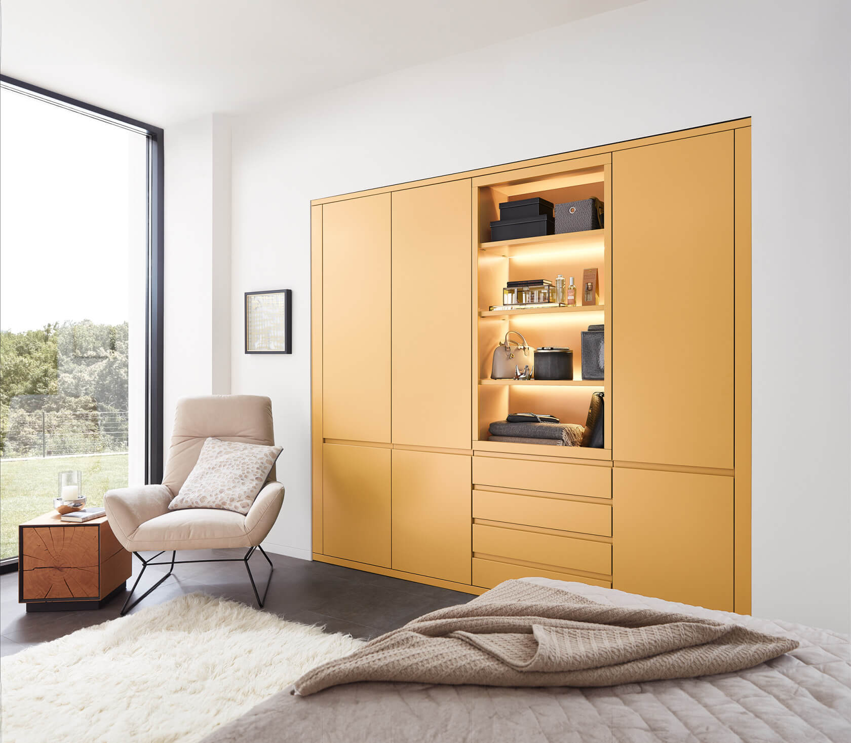 Varianta Schlafzimmer Schrank Nischenplanung gelb