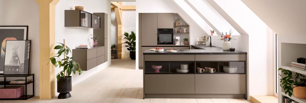 Schüller Moderne U-Küche Sepiabraun Schüller Neuheiten 2026