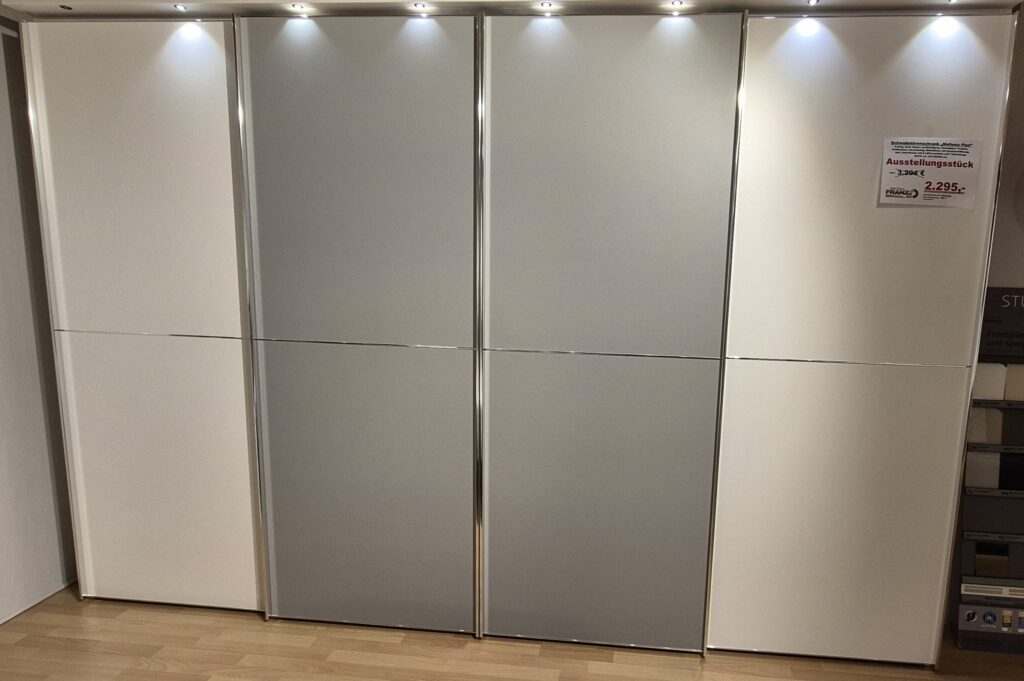 Panorama Schwebetürenschrank