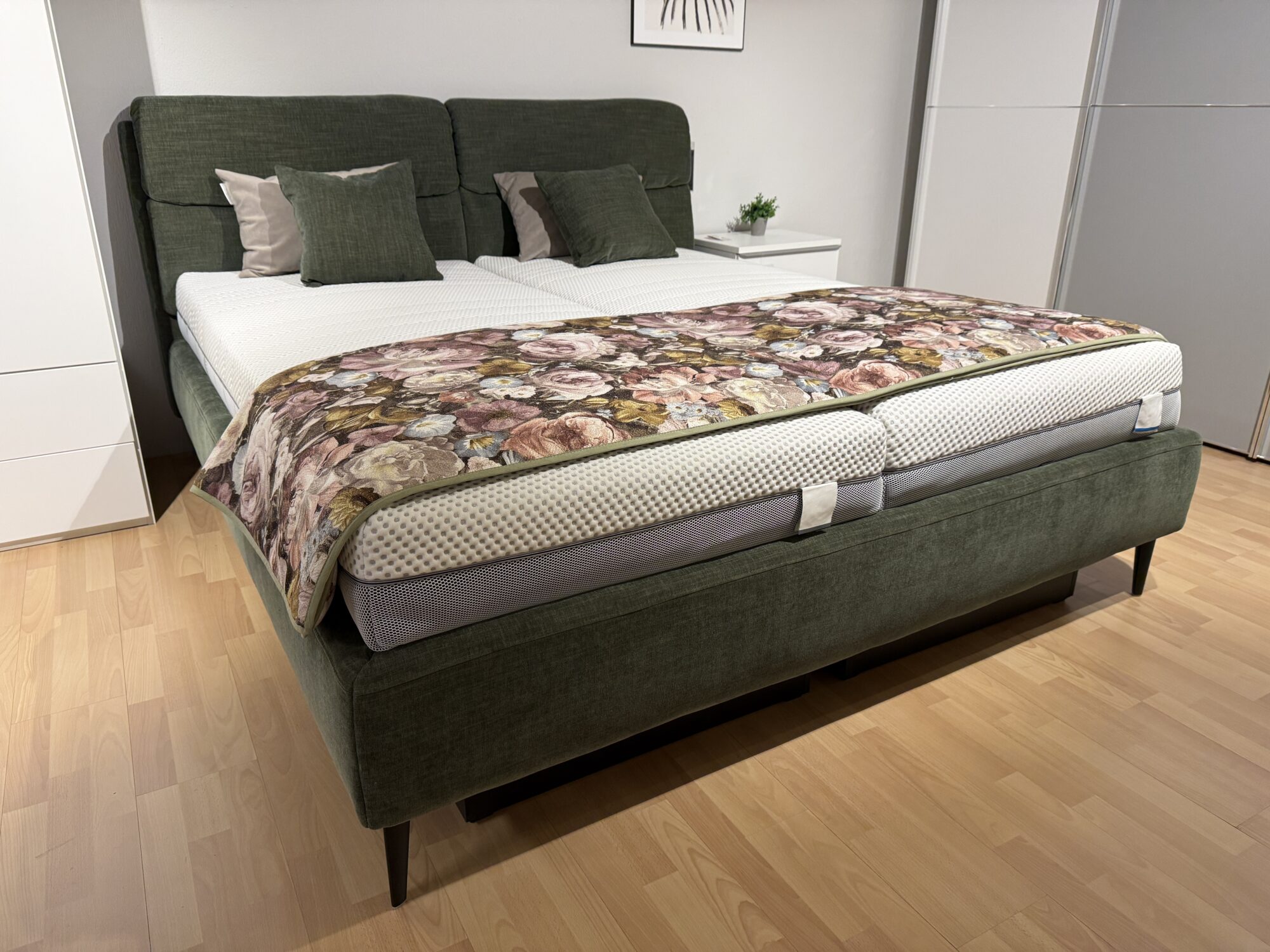 Polsterbett Interliving 1416 grün