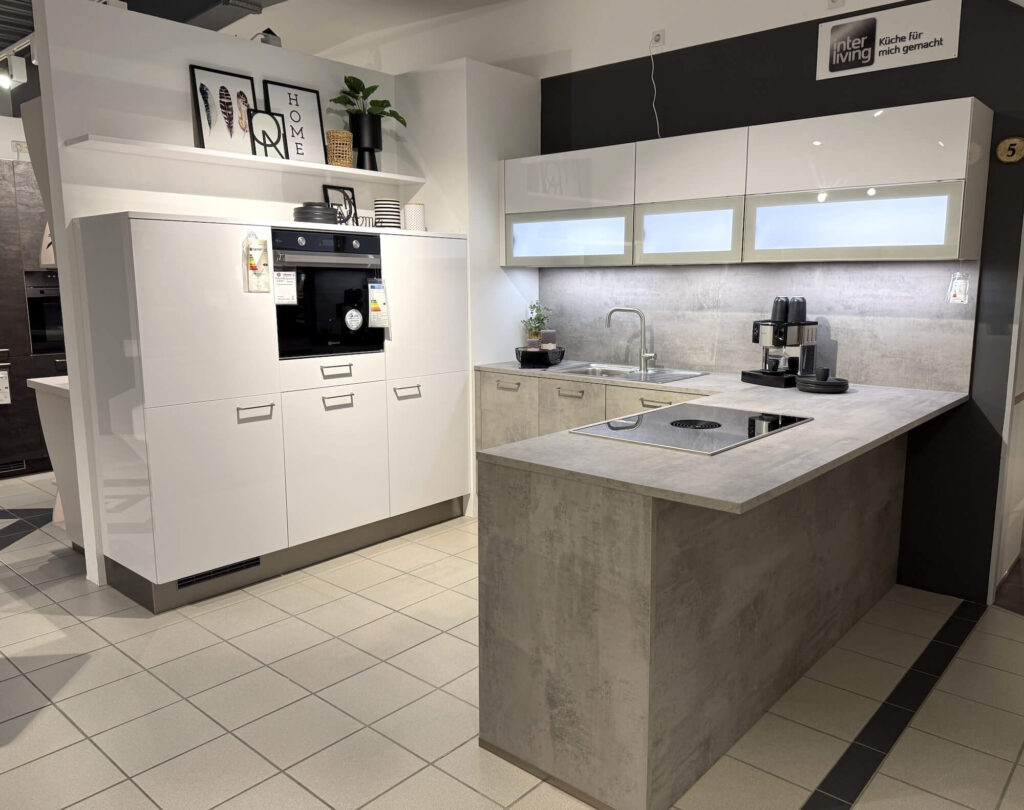Interliving moderne L-Kueche Beton