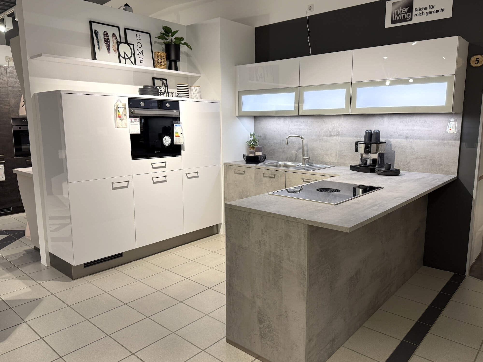 Interliving moderne L-Kueche Beton