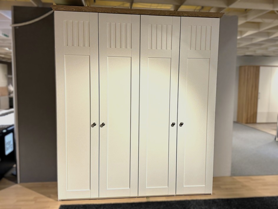 Kleiderschrank Landhaus