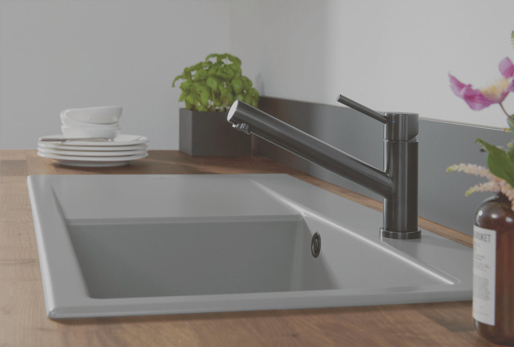Villeroy-Boch-Armatur-und-Spuele-grau-schwarz Villeroy & Boch