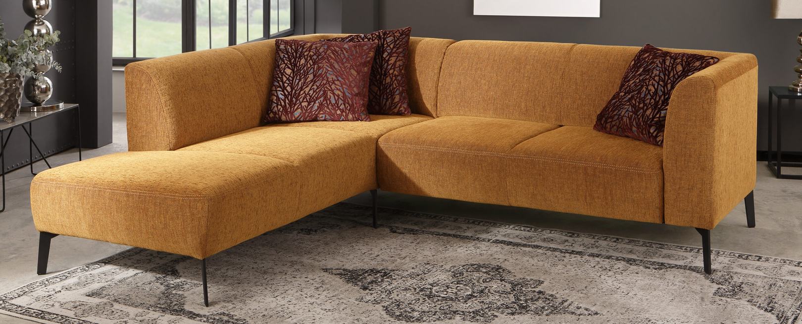 Ponsel Ecksofa in Ocker mit Metallfüßen